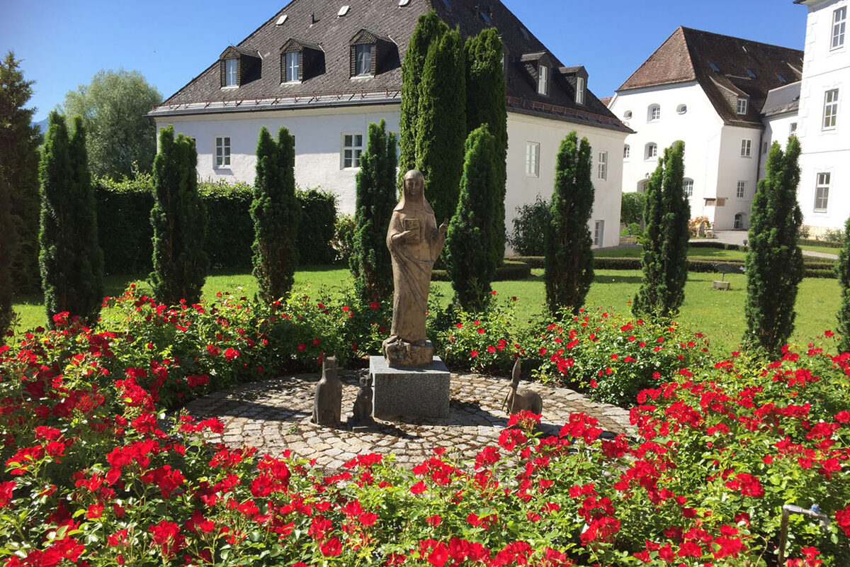 Hatha-Yoga-Kurs-buchen-Augenyoga-Fraueninsel-Hiltl-2023