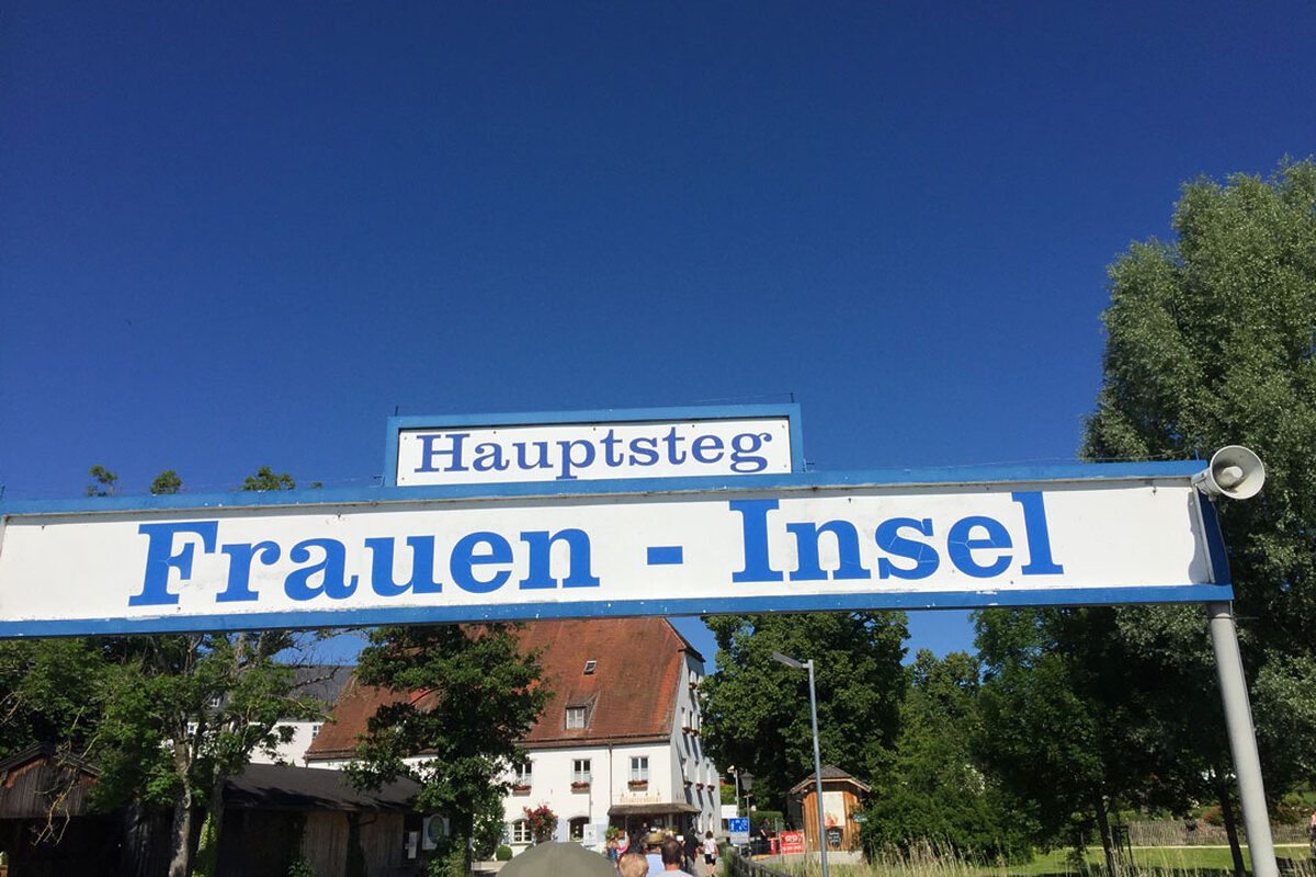 Hatha-Yoga-Kurs-buchen-Augenyoga-Fraueninsel-Martina-Hiltl-2023