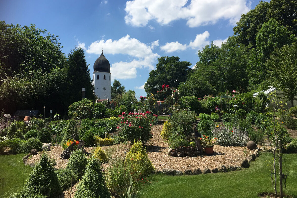 Hatha-Yogakurs-buchen-Augenyoga-Fraueninsel-Chiemsee-2023