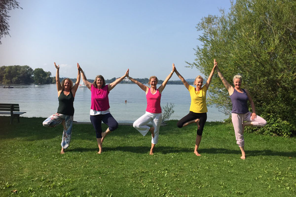 Hatha-Yogakurs-buchen-Augenyoga-Fraueninsel-Chiemsee-Hiltl-2023